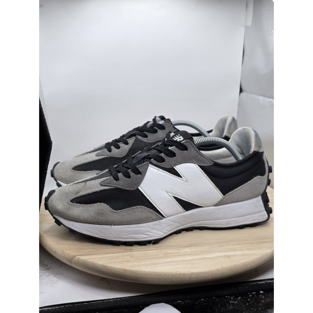 Mens Size 11 -New Balance 327 MS327BD Low Top Suede Lace Up Sneakers Black/White
